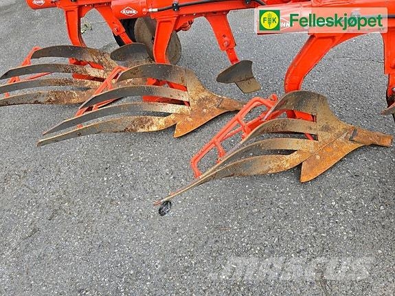 Kuhn Vari-master 123 Reversible ploughs