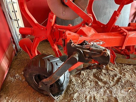 Kuhn Vari-Master 153 Charruas convencionais