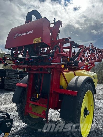 Kverneland Ikarus S28 Önjáró trágyaszórók