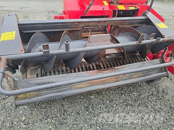 Lely Storm 130 P Stroji za krmo na lastni pogon