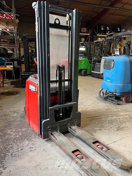 Linde 1,4T Stabler med plattform Bouw - Overige