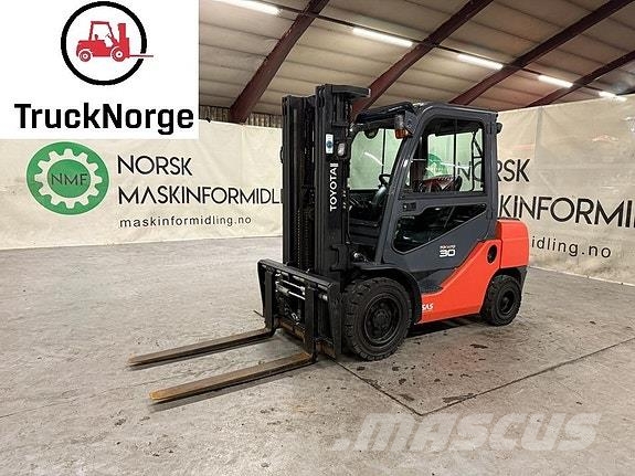 Manitou # TIL LEIE # TELESKOPTRUCK OG VANLIG MOTVEKTSTRUCK Muut koneet