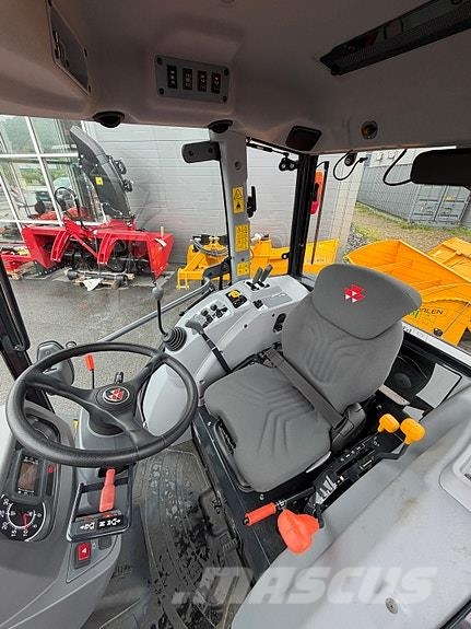 Massey Ferguson 1765M トラクター