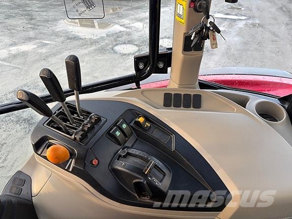 Massey Ferguson 4708 トラクター
