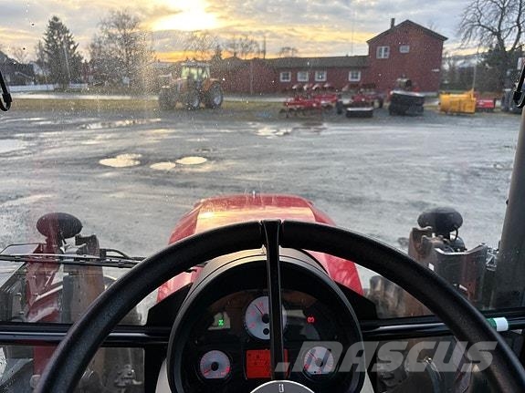 Massey Ferguson 4708 トラクター