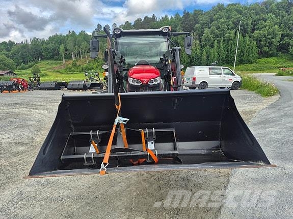 Massey Ferguson 4708 M Dyna 2 Трактори
