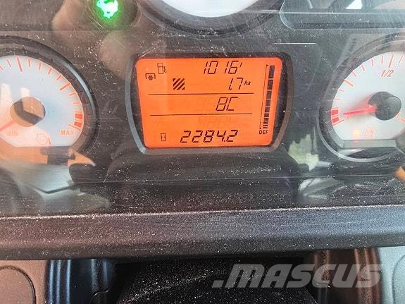 Massey Ferguson 4710M Traktörler