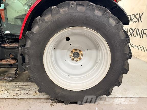 Massey Ferguson 5613 Dyna 6 الجرارات