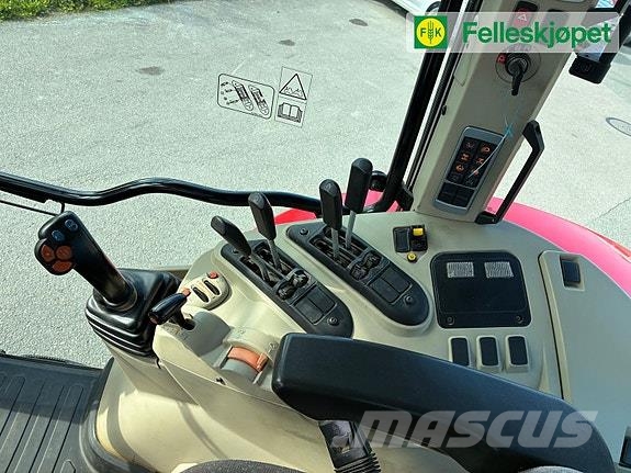 Massey Ferguson 5613 Dyna-4 med Ålø laster Traktoren