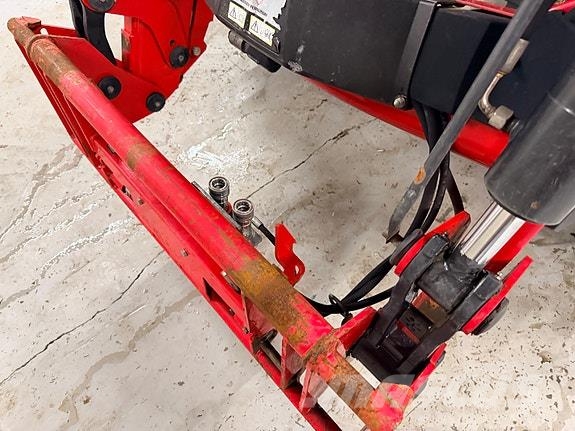 Massey Ferguson 5613 Dyna 6 الجرارات