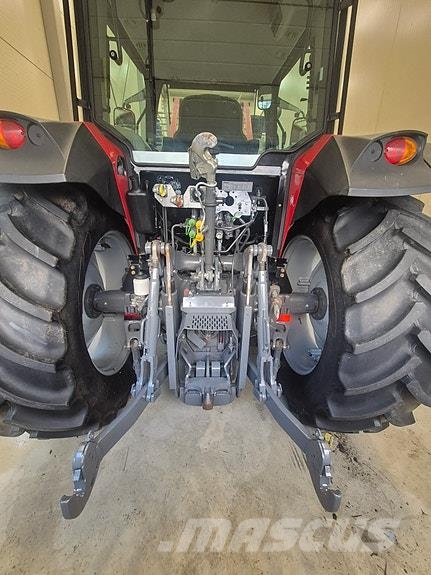 Massey Ferguson 5711 Traktorer