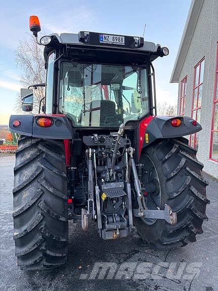 Massey Ferguson 5711M الجرارات