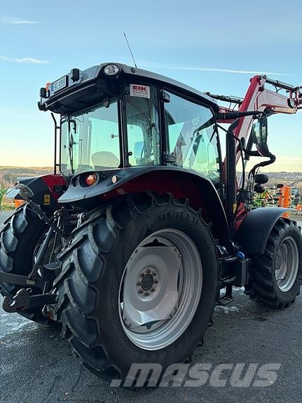 Massey Ferguson 5711M الجرارات