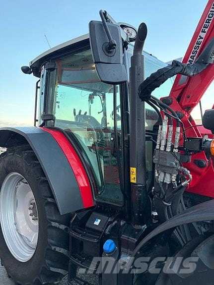 Massey Ferguson 5711M الجرارات