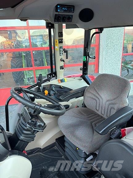 Massey Ferguson 5711M الجرارات