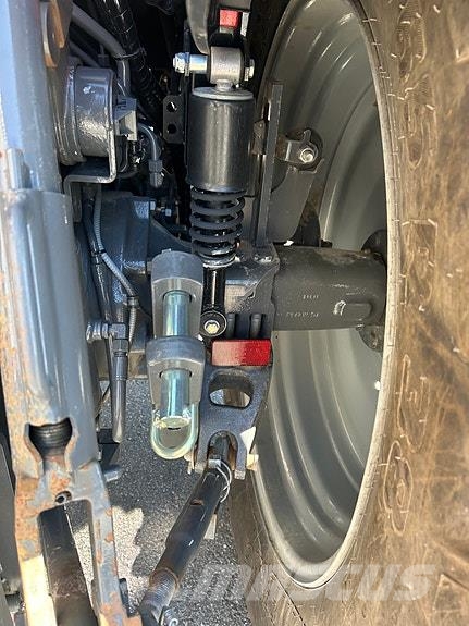 Massey Ferguson 5712S Traktorer
