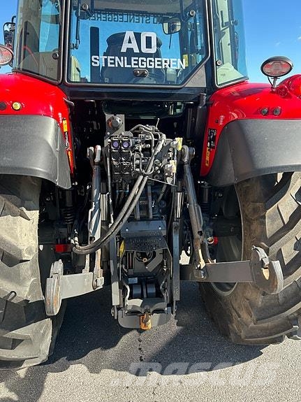 Massey Ferguson 5712S Traktorer