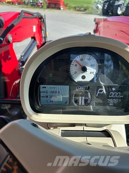 Massey Ferguson 5712S Traktorer