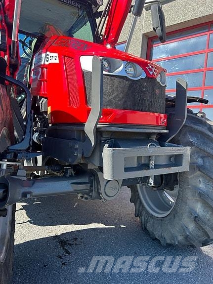 Massey Ferguson 5712S Traktorer