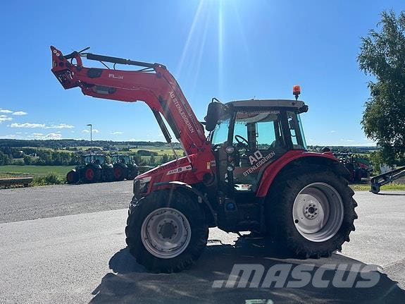 Massey Ferguson 5712S Traktorer
