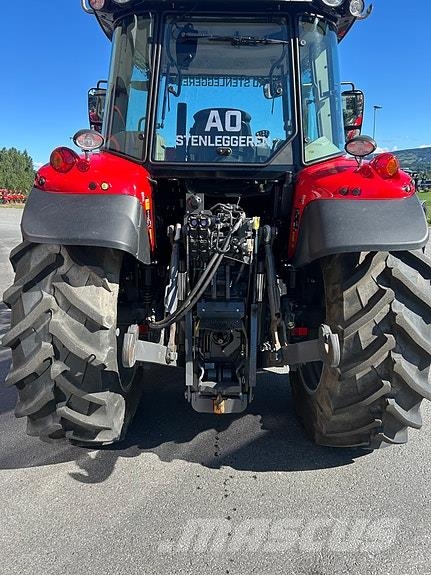 Massey Ferguson 5712S Traktorer