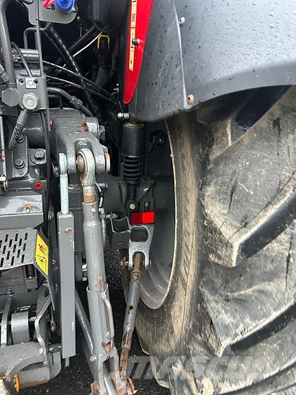 Massey Ferguson 5713 SL Traktori