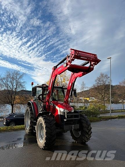 Massey Ferguson 5M.115 Traktori
