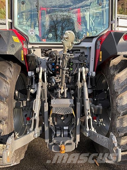 Massey Ferguson 5M.115 Traktori