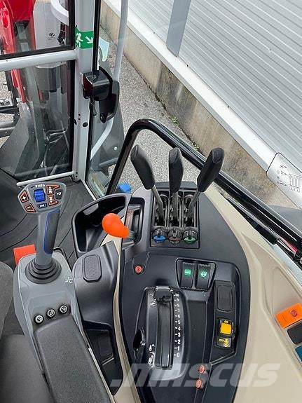 Massey Ferguson 5M115 Dyna 4 الجرارات