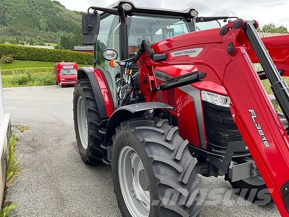 Massey Ferguson 5M115 Dyna 4 الجرارات