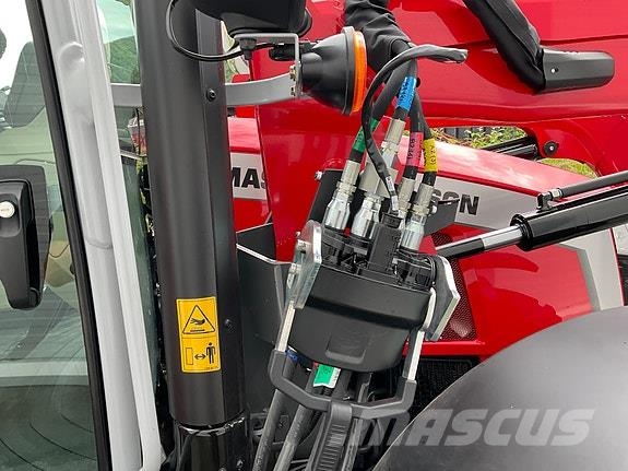 Massey Ferguson 5M115 Dyna 4 الجرارات