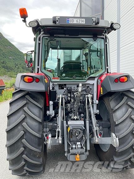 Massey Ferguson 5M115 Dyna 4 الجرارات