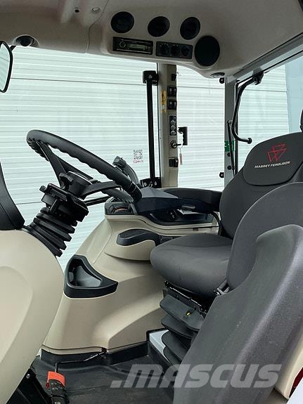 Massey Ferguson 5M115 Dyna 4 الجرارات