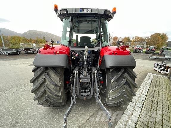 Massey Ferguson 5S.135 Dyna 4 Exclusive Tratores Agrícolas usados