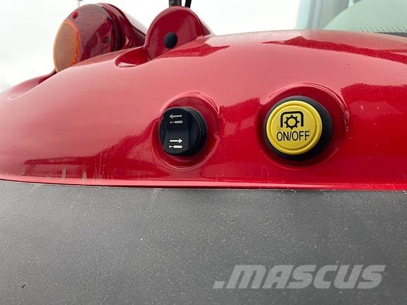 Massey Ferguson 5S.135 Dyna 4 Exclusive Tratores Agrícolas usados
