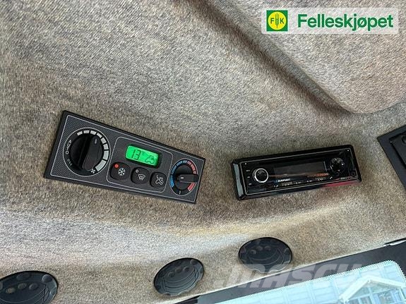 Massey Ferguson 6460 Dyna-6 med laster Трактори