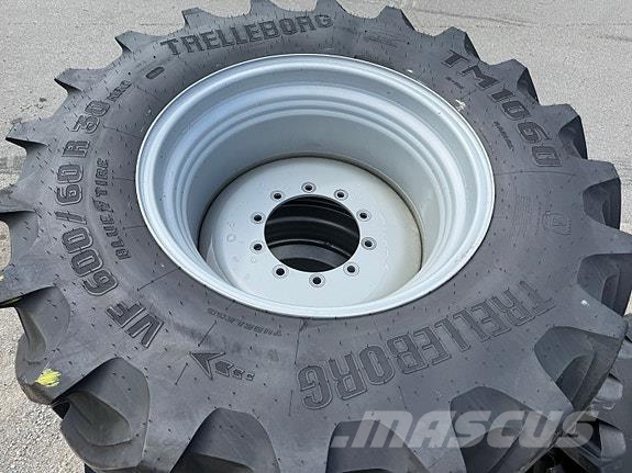 Massey Ferguson 710/60R42 og 600/60R30 Trelleborg Trattori