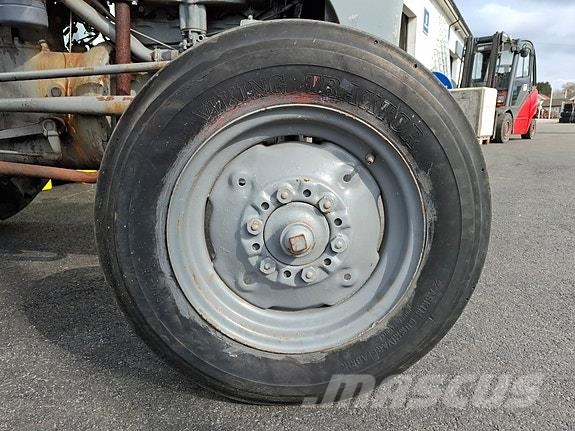 Massey Ferguson Gråtass . Ferguson TE-A-20 Traktorid
