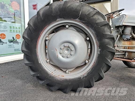 Massey Ferguson Gråtass . Ferguson TE-A-20 Traktorid