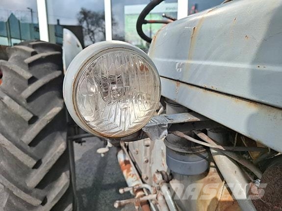 Massey Ferguson Gråtass . Ferguson TE-A-20 Traktorid