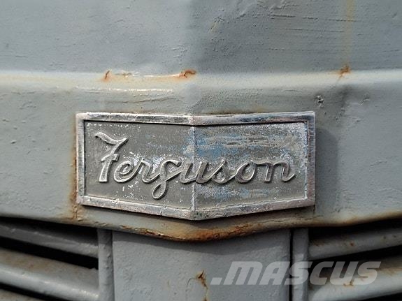 Massey Ferguson Gråtass . Ferguson TE-A-20 Traktorid