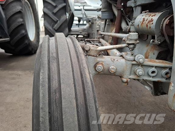 Massey Ferguson Gråtass . Ferguson TE-A-20 Traktorid
