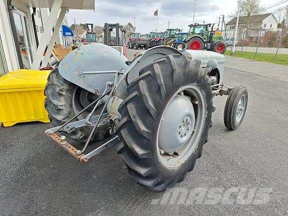 Massey Ferguson Gråtass . Ferguson TE-A-20 Traktorid
