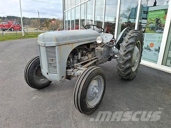 Massey Ferguson Gråtass . Ferguson TE-A-20 Traktorid
