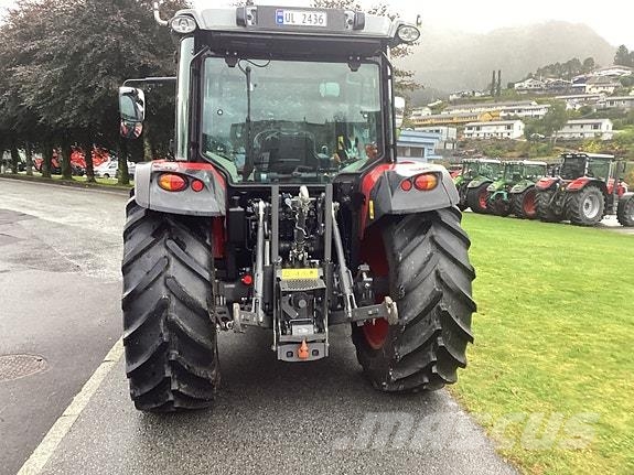 Massey Ferguson MF 4710M Traktory