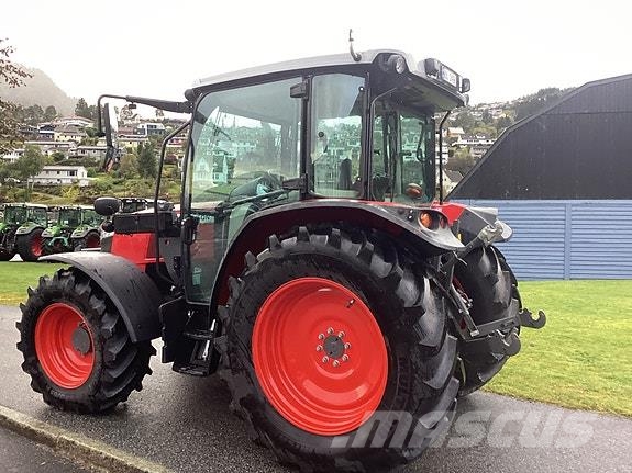 Massey Ferguson MF 4710M Traktory