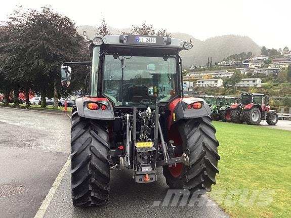 Massey Ferguson MF 4710M Traktory