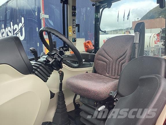 Massey Ferguson MF 4710M Traktory