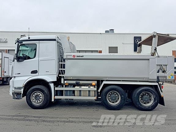 Mercedes-Benz Arocs 6X4 Istrailtipp med høytløftende luke, aksel Tipper trucks