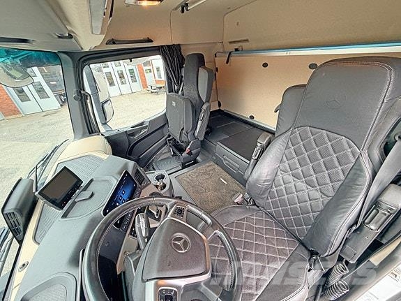Mercedes-Benz Arocs 6X4 Istrailtipp med høytløftende luke, aksel Tipper trucks